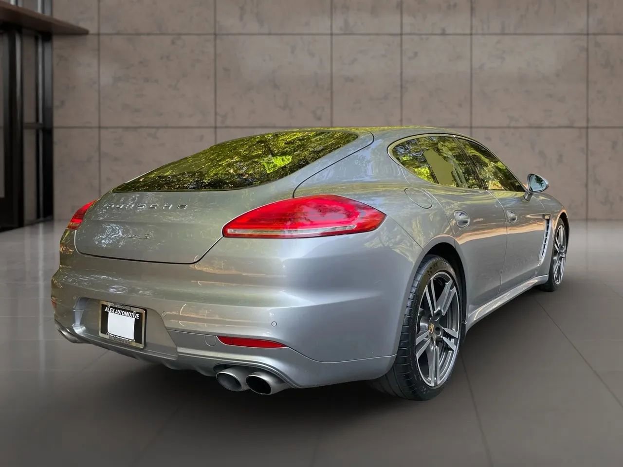Used 2016 Porsche Panamera S image 5