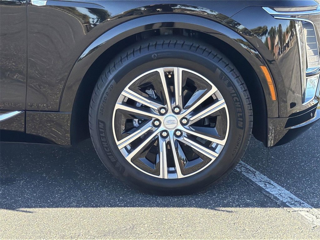 Used 2025 Cadillac Lyriq Luxury image 35