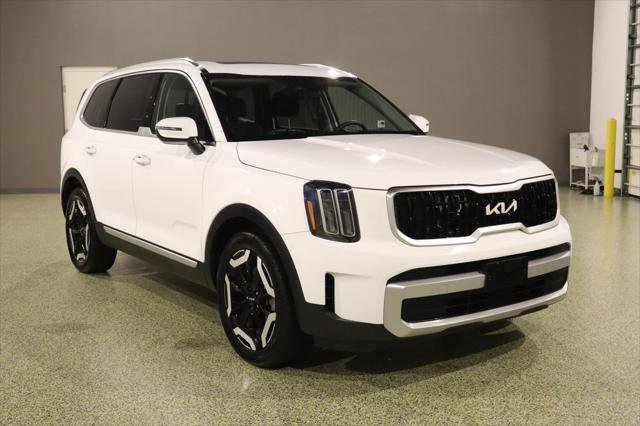 Used 2023 Kia Telluride EX w/ EX Captain's Chair Package image 1