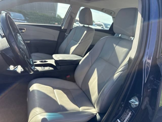 Used 2018 Toyota Avalon Limited FWD image 4