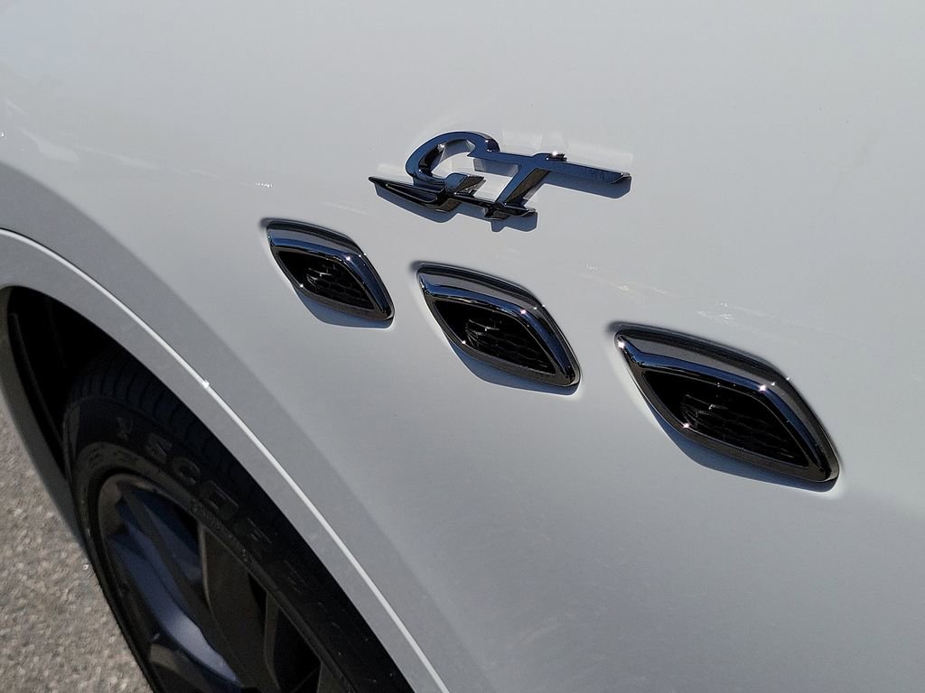 Used 2024 Maserati Levante GT Ultima image 17