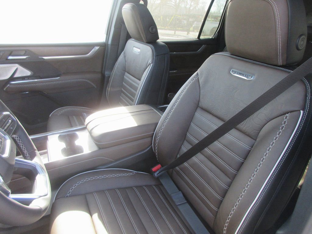 New 2026 GMC Acadia Denali Ultimate AWD/4WD image 13