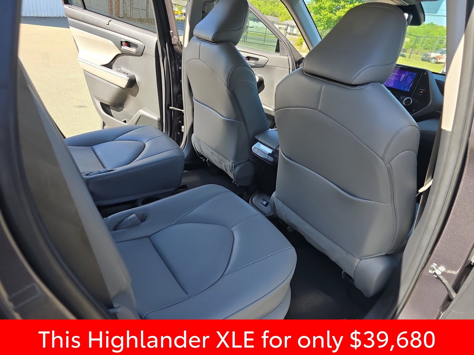 Used 2024 Toyota Highlander XLE image 17