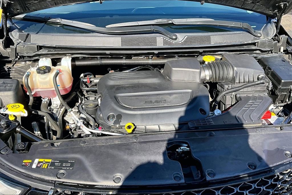 Used 2024 Chrysler Pacifica Touring-L image 29