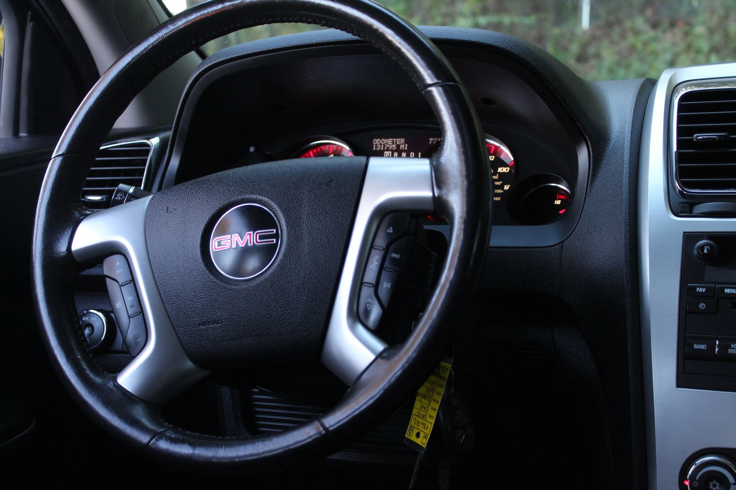 Used 2010 GMC Acadia SLE image 21