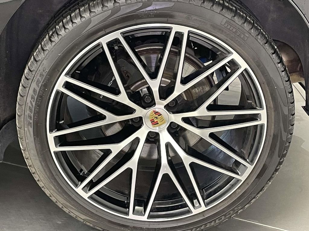Certified 2025 Porsche Macan AWD/4WD image 12