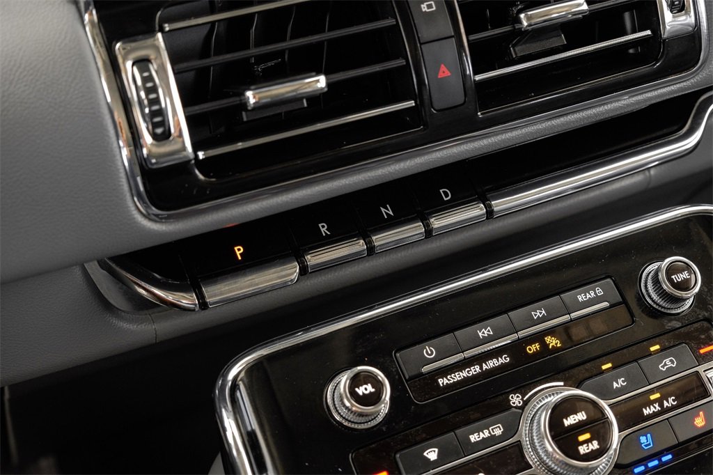 Used 2019 Lincoln Navigator Reserve image 28