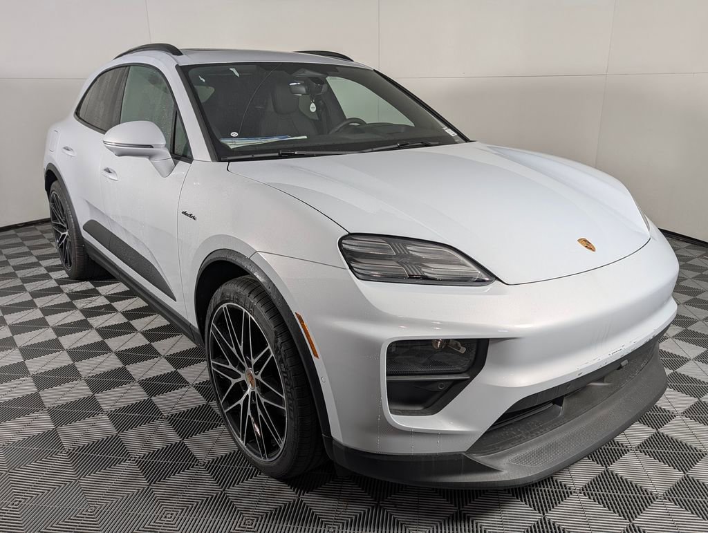 New 2026 Porsche Macan 4 Electric image 8