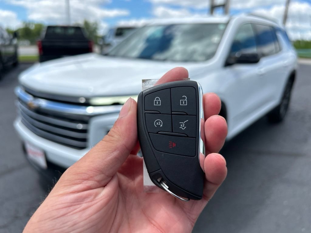 Used 2025 Chevrolet Traverse LT w/ Sun and Wheel Package AWD/4WD image 43