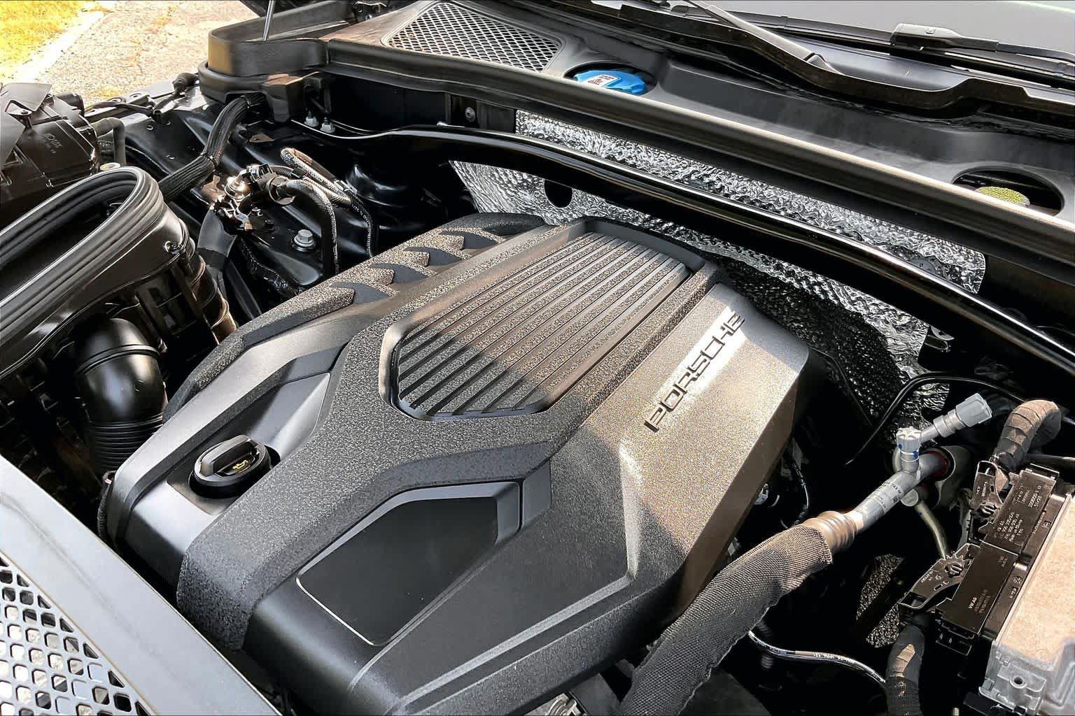 Used 2024 Porsche Macan AWD/4WD image 29
