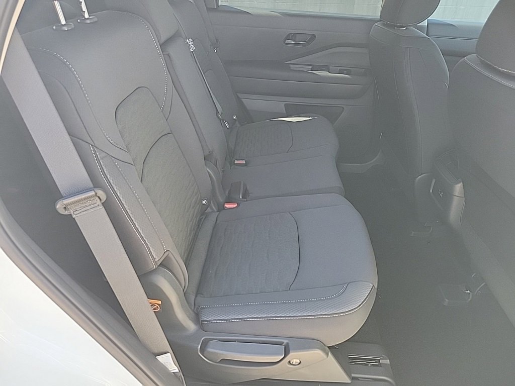 New 2025 Nissan Pathfinder S image 40