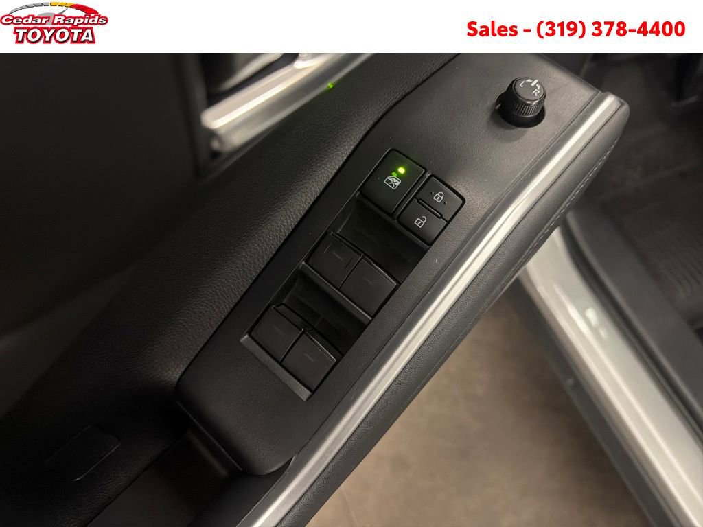 Certified 2021 Toyota Highlander XLE image 12