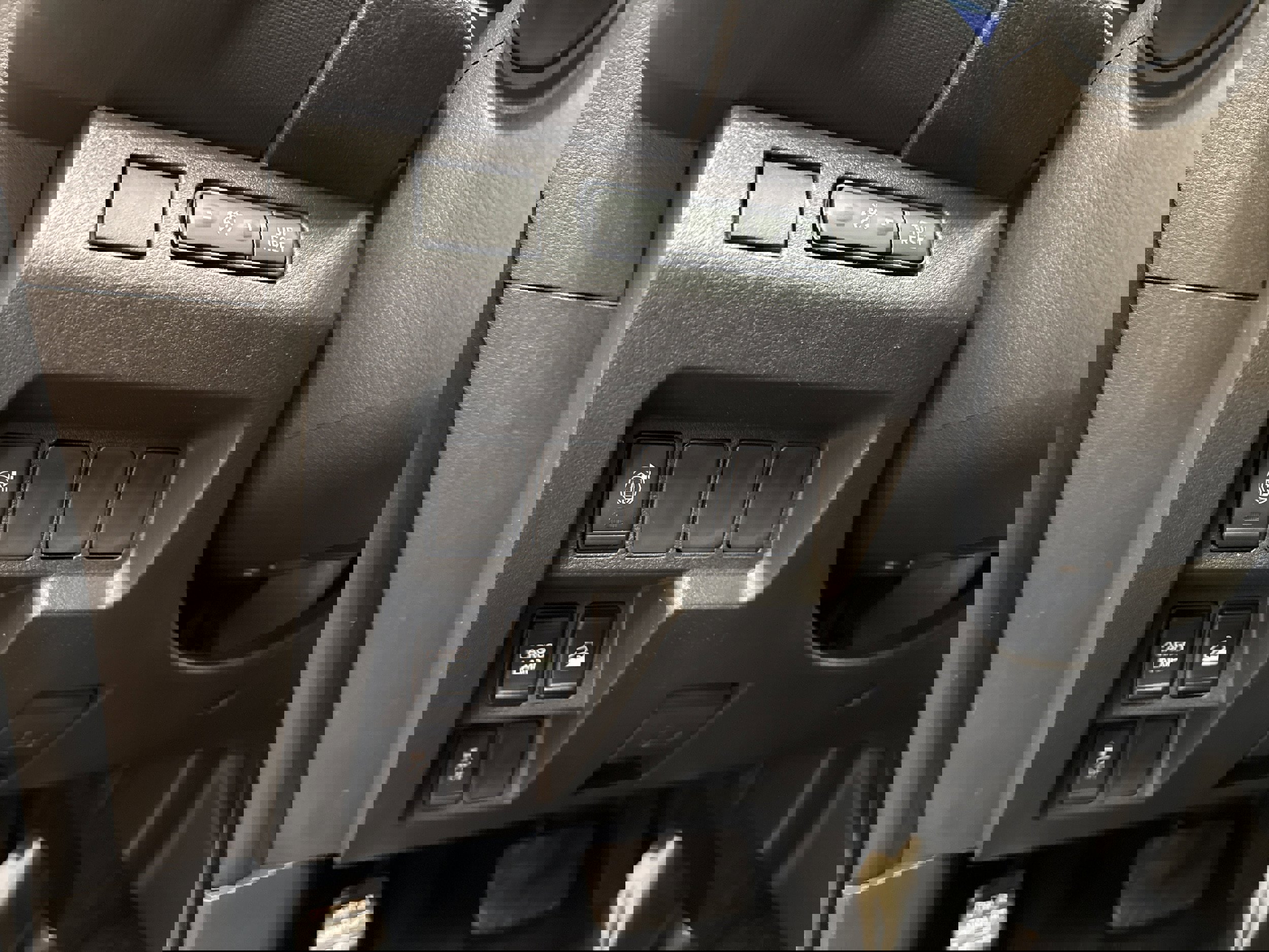 Used 2024 Nissan Frontier SV w/ Technology Package image 38