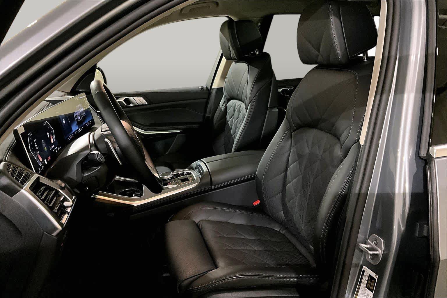 Used 2026 BMW X7 xDrive40i w/ Premium Package AWD/4WD image 8
