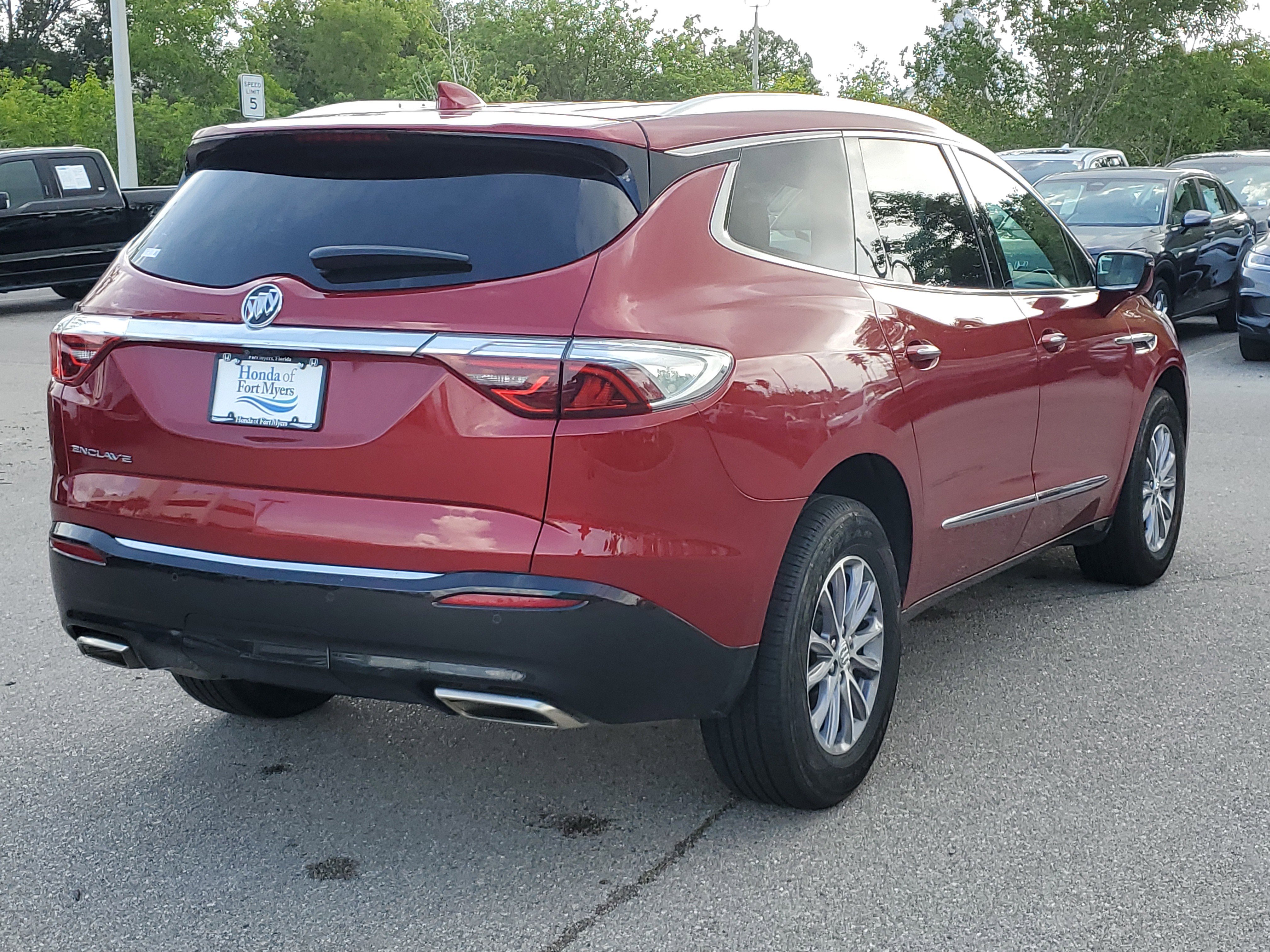 Used 2024 Buick Enclave Premium image 4