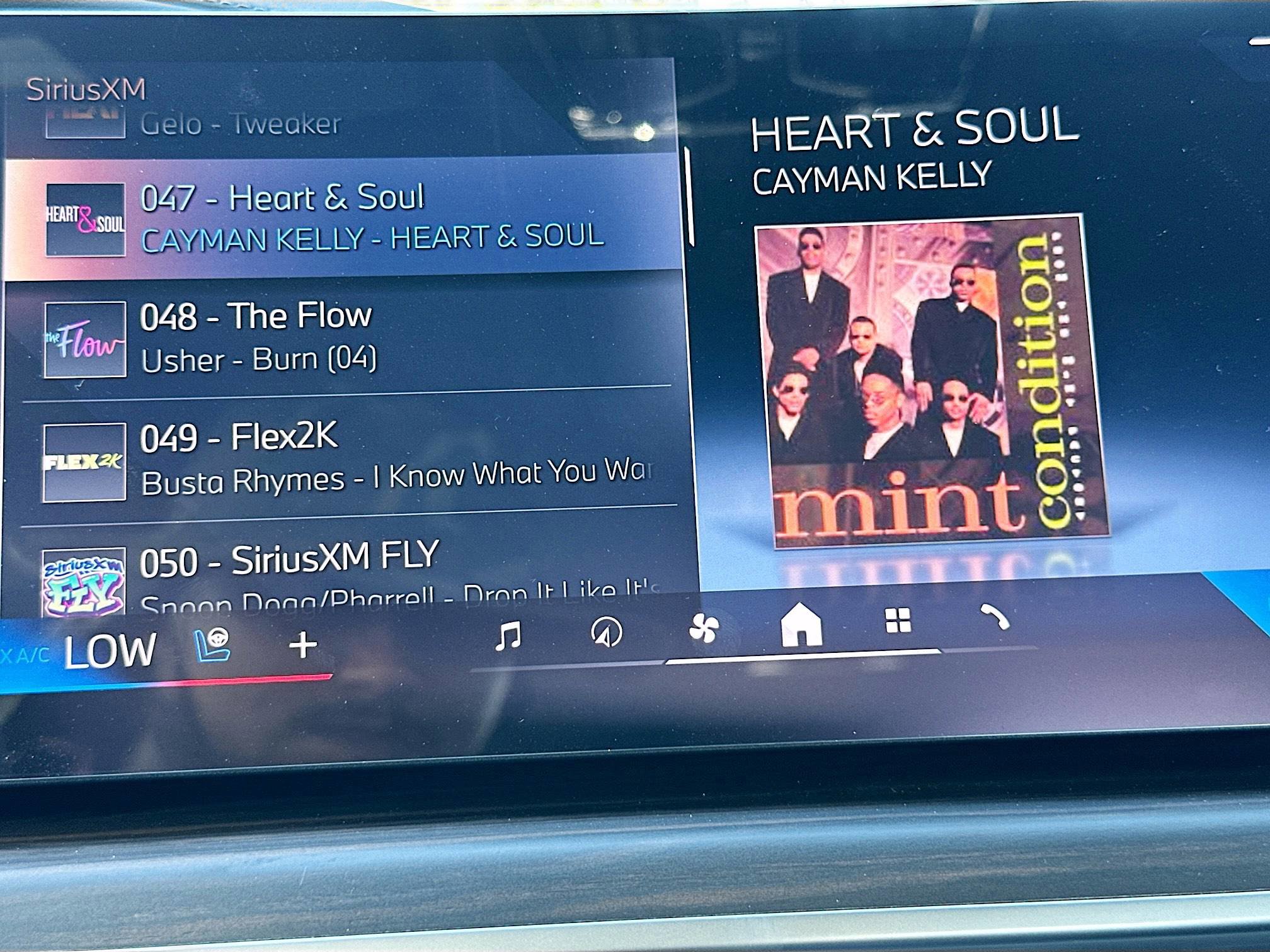 New 2026 BMW 750e xDrive image 12