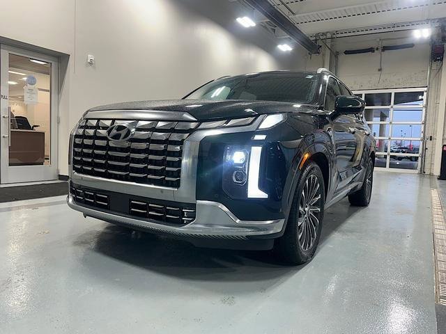 Used 2023 Hyundai Palisade Calligraphy image 4