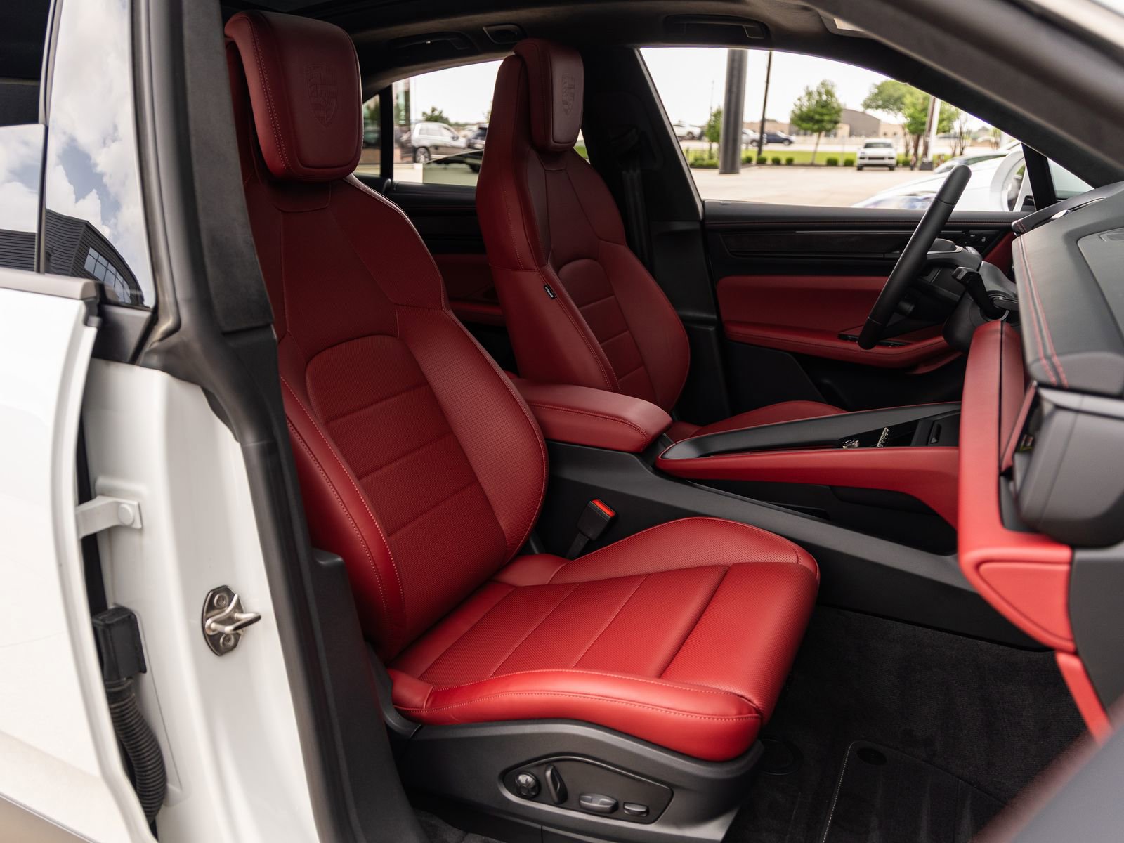 New 2025 Porsche Macan Turbo Electric AWD/4WD image 46