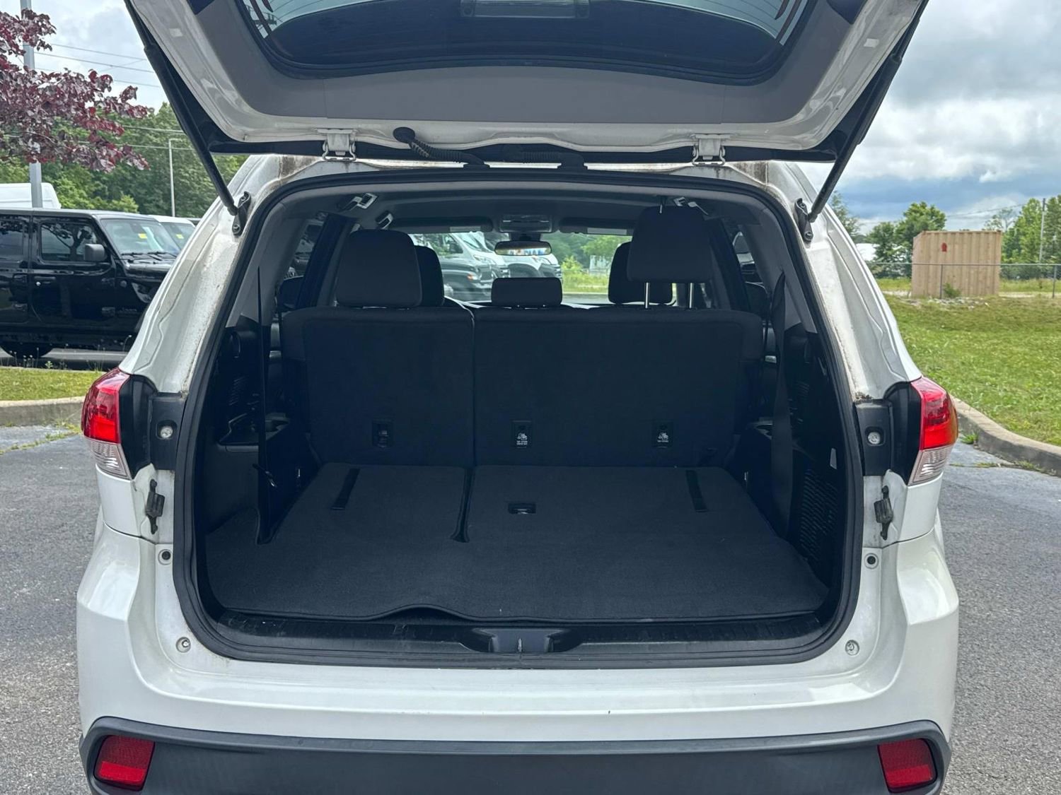 Used 2018 Toyota Highlander LE FWD image 13