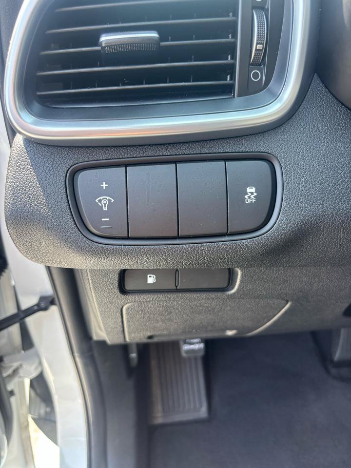 Used 2020 Kia Sorento AWD V6 image 11