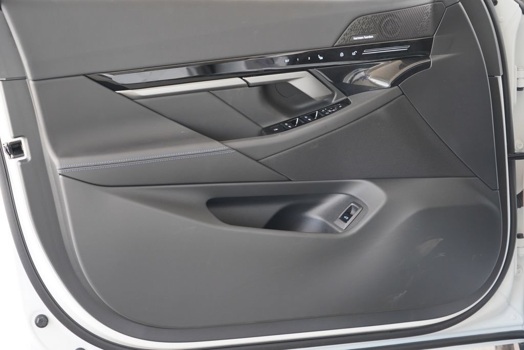 New 2026 BMW 530i w/ M Sport Package RWD image 8