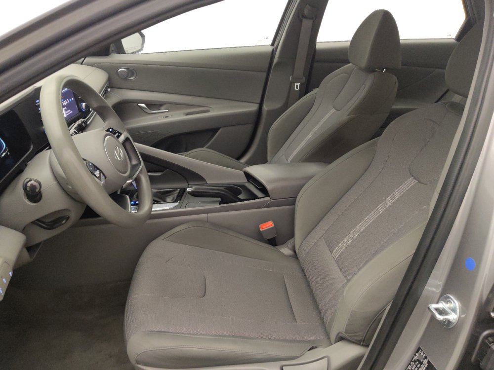 Used 2025 Hyundai Elantra SE FWD image 17