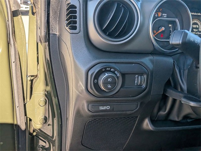 Used 2023 Jeep Gladiator Willys image 15