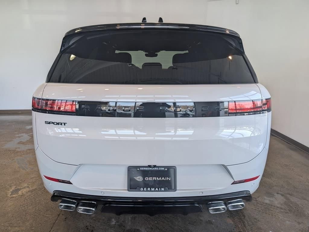 Used 2025 Land Rover Range Rover Sport Dynamic SE image 4