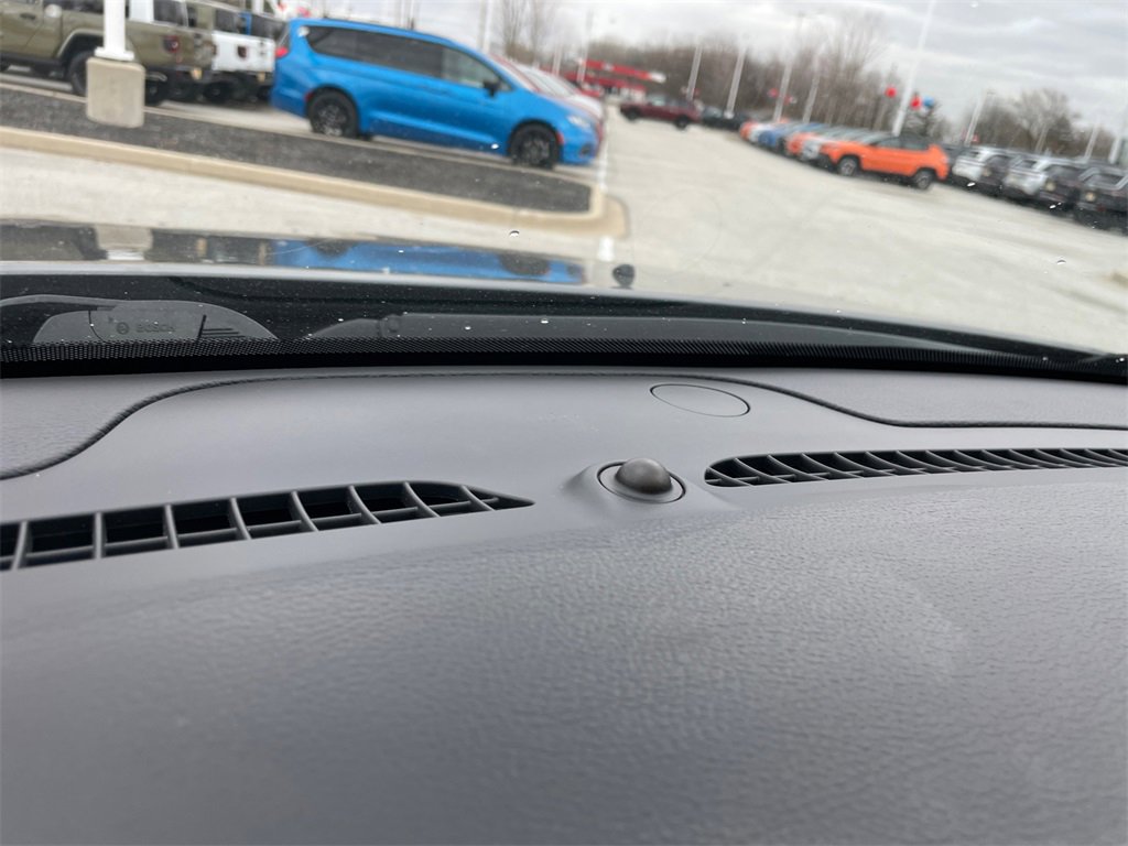 Used 2016 Jeep Grand Cherokee Limited image 22