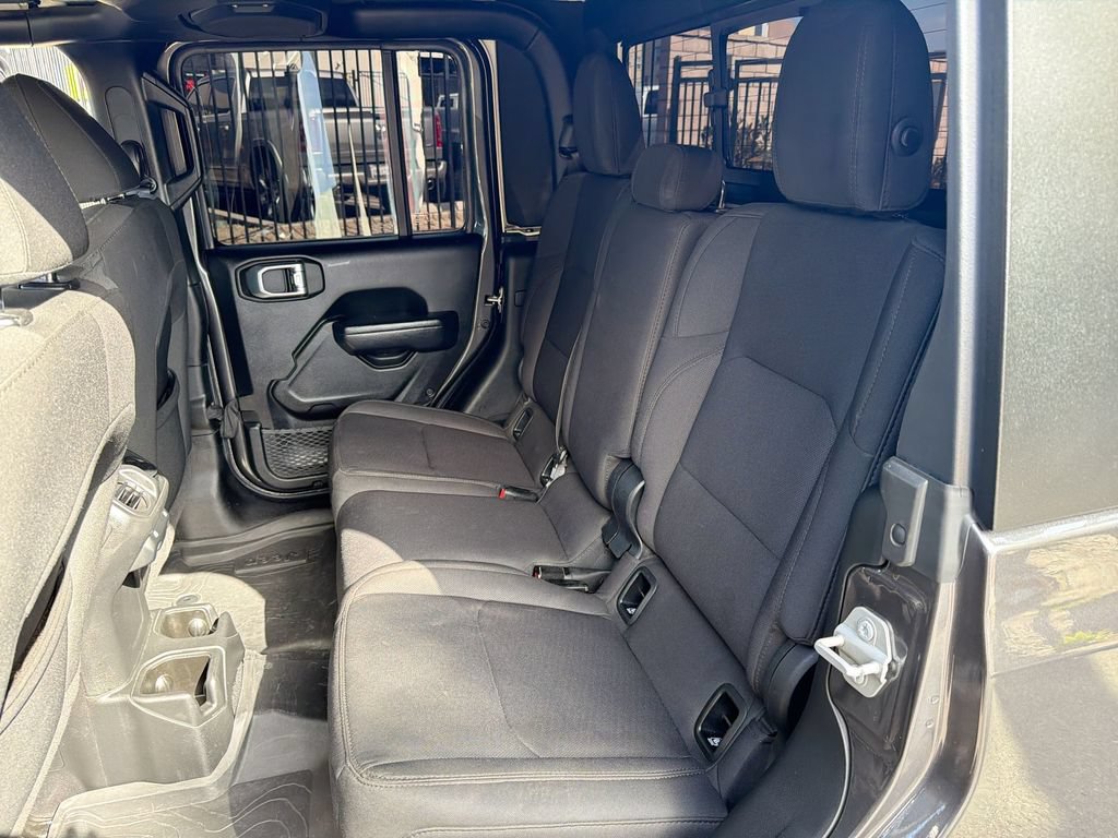 Used 2023 Jeep Gladiator Sport AWD/4WD image 24