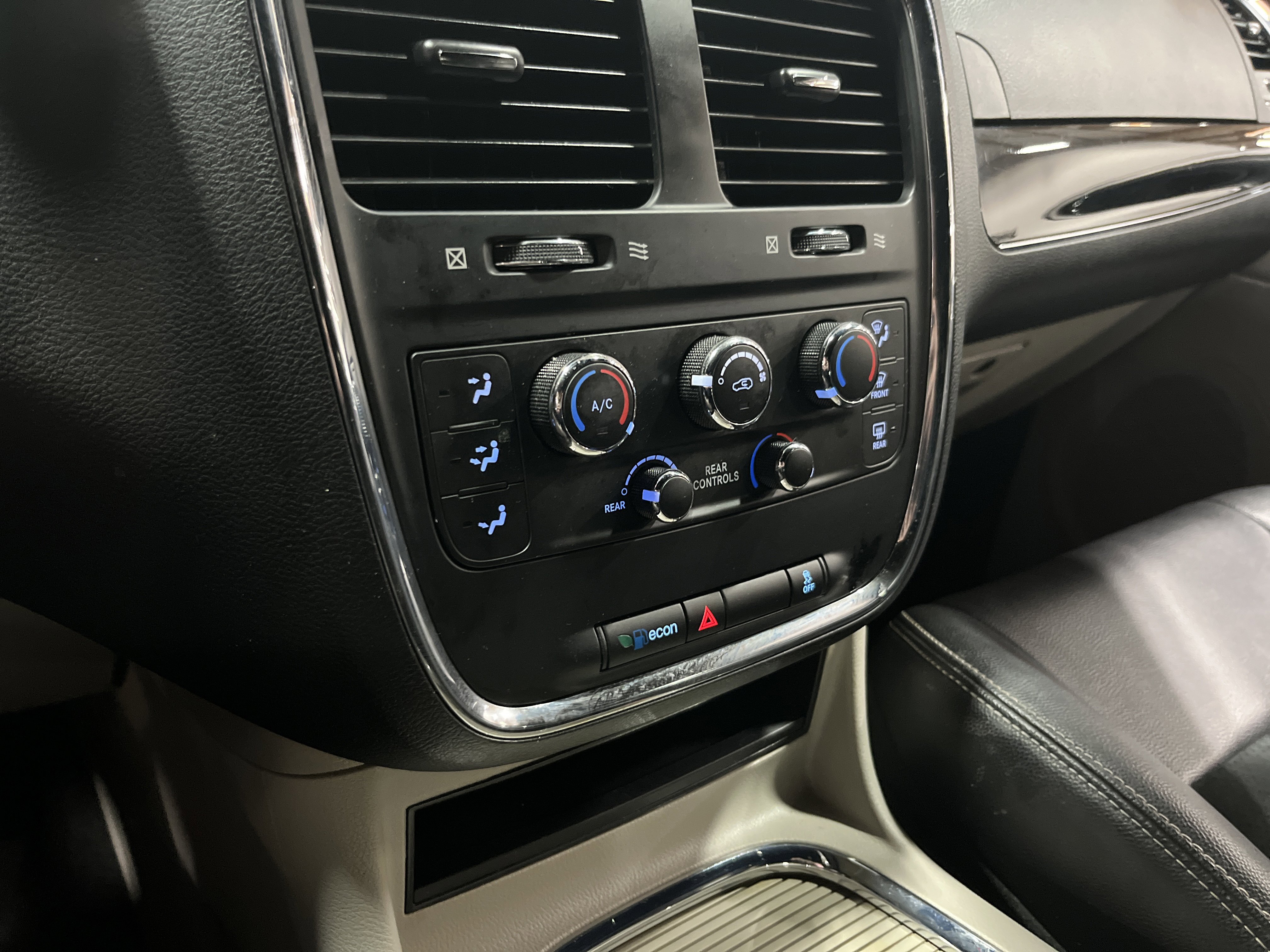 Used 2017 Dodge Grand Caravan SXT FWD image 25