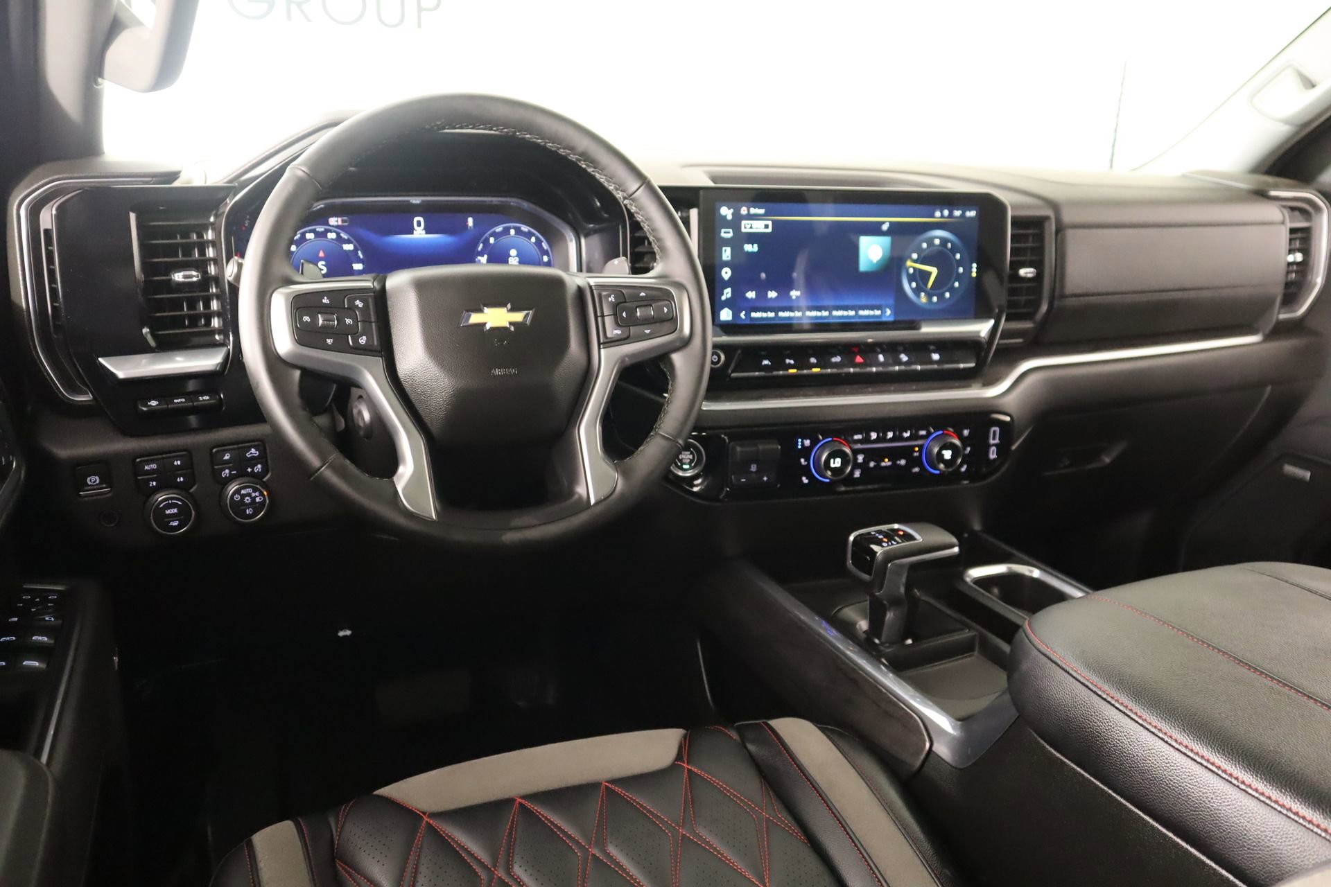 Used 2025 Chevrolet Silverado 1500 LTZ image 2