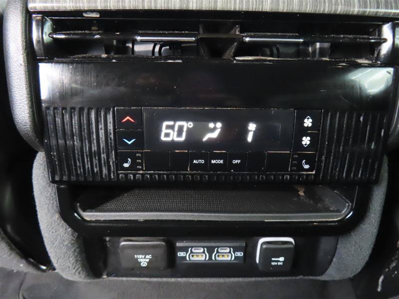 Used 2024 Jeep Wagoneer L Series III w/ Flexible Seating Group AWD/4WD image 28