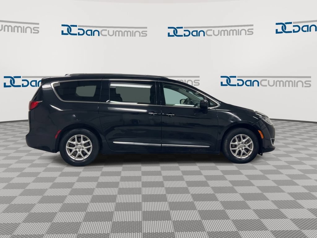 Used 2020 Chrysler Pacifica Touring-L FWD image 9