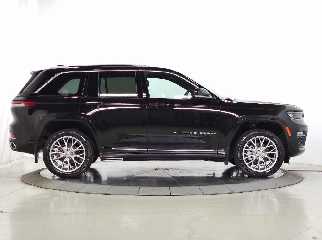 Used 2022 Jeep Grand Cherokee Summit w/ Adv Protech Group IV AWD/4WD image 9