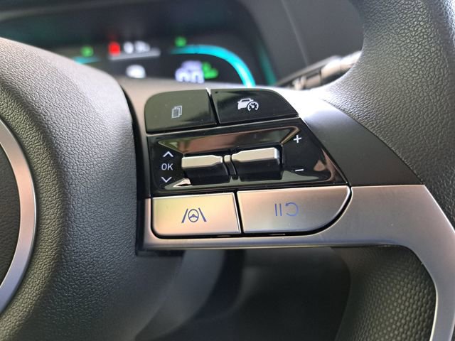 Used 2025 Hyundai Elantra Blue image 16