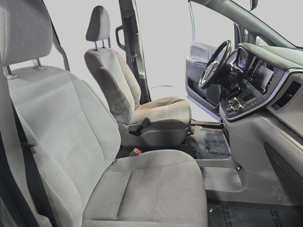 Used 2020 Toyota Sienna L FWD image 11