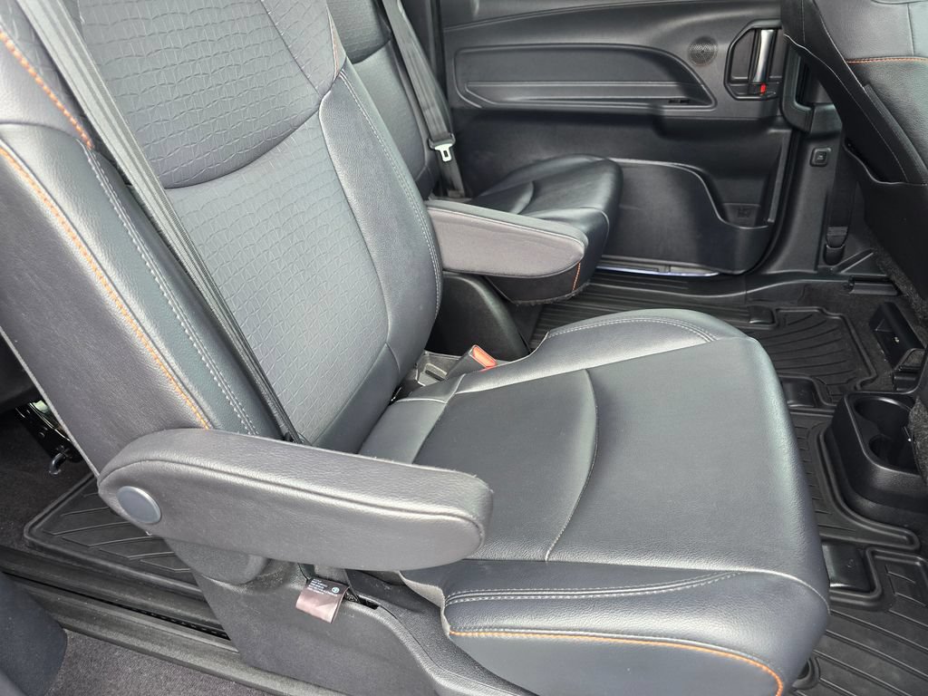 Used 2021 Toyota Sienna XSE w/ XSE Plus Package AWD/4WD image 15