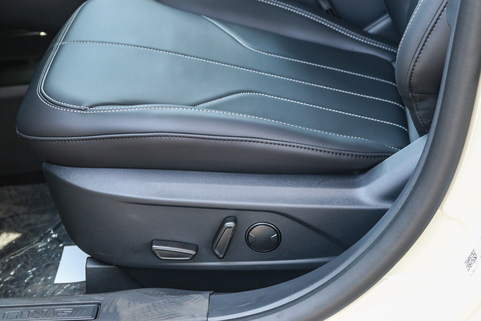 New 2026 Ford Mustang Mach-E Select RWD image 25