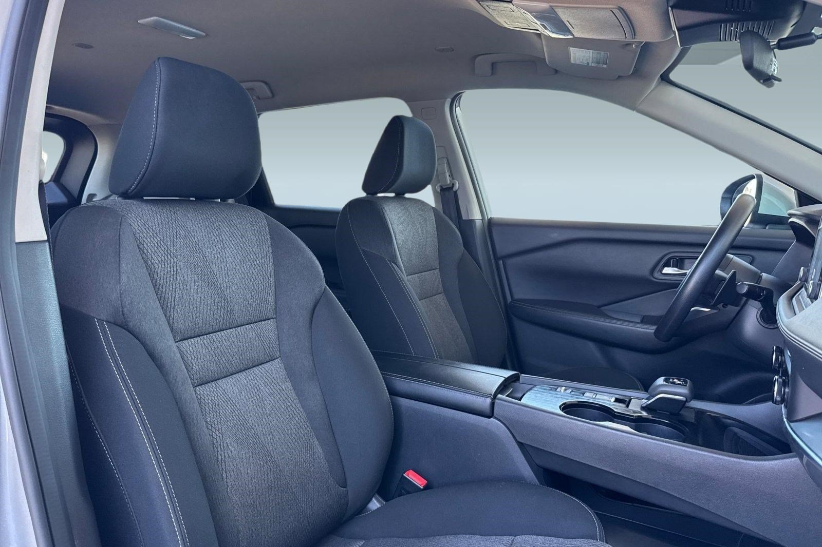Used 2024 Nissan Rogue SV FWD image 30