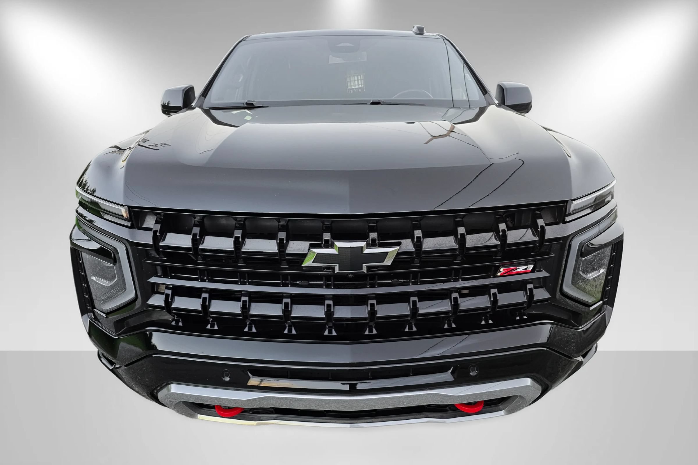 Used 2025 Chevrolet Suburban Z71 AWD/4WD image 2