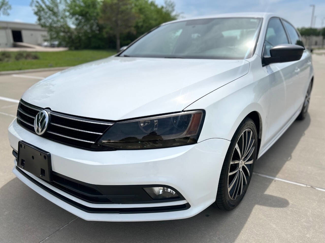 Used 2016 Volkswagen Jetta Sport image 2