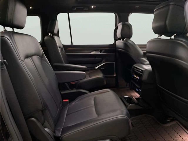 Used 2024 Jeep Wagoneer Series II w/ Premium Group I AWD/4WD image 25
