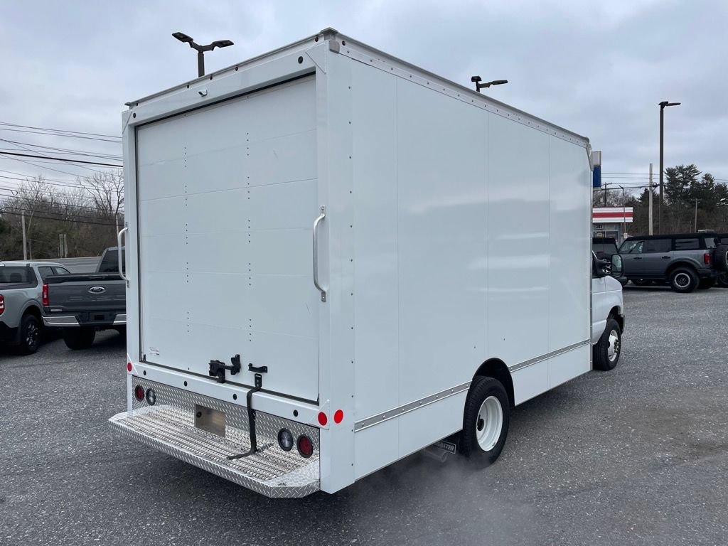 New 2024 Ford E-450 and Econoline 450 Super Duty w/ Driver's Safety Package RWD image 4