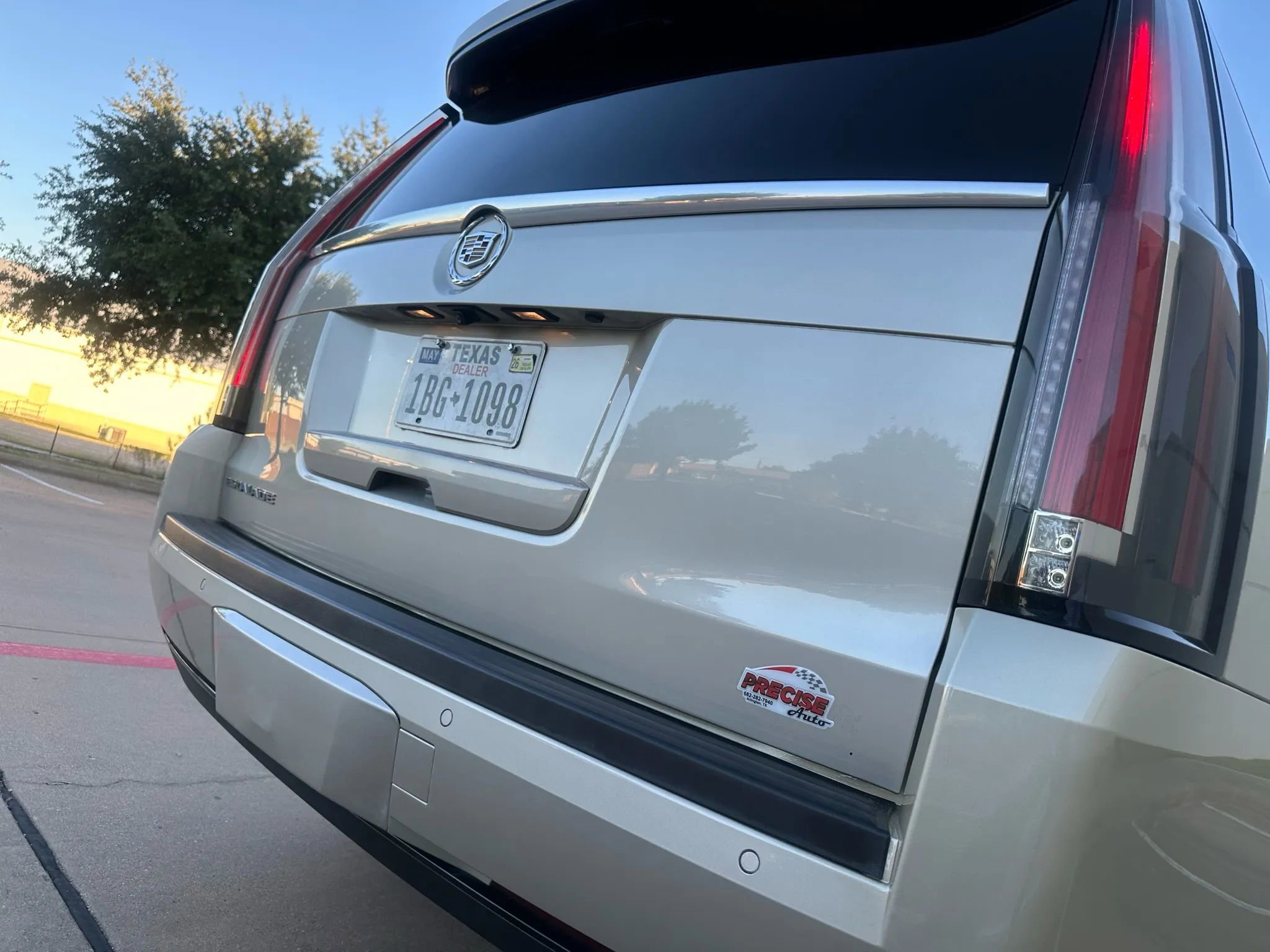 Used 2015 Cadillac Escalade Luxury image 13