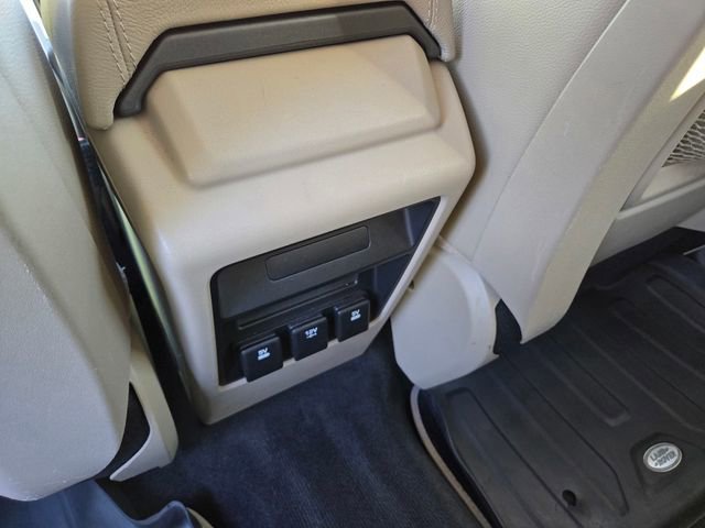 Used 2018 Land Rover Discovery Sport HSE image 11