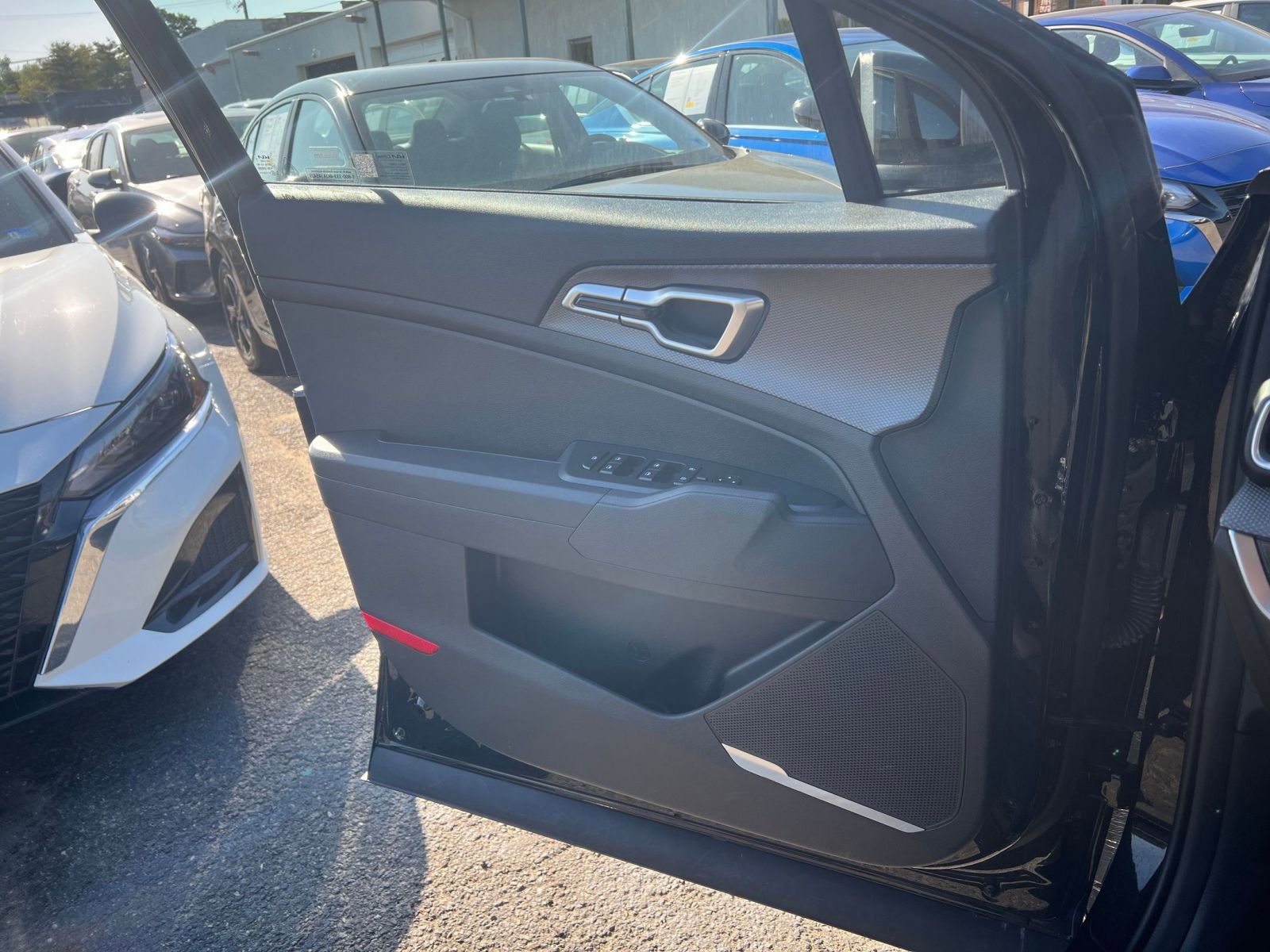 Used 2025 Kia Sportage LX FWD image 18