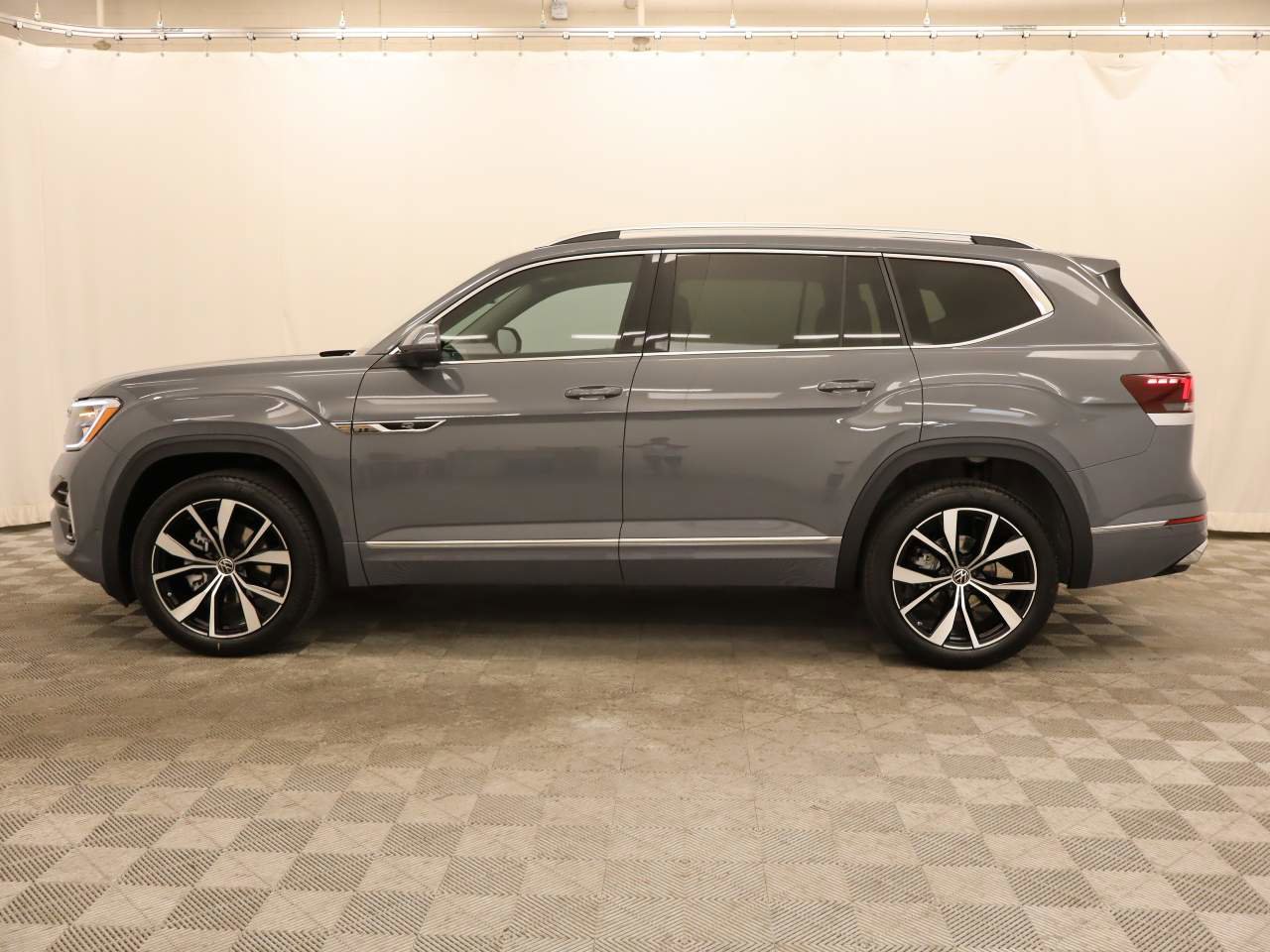 New 2026 Volkswagen Atlas SEL Premium R-Line AWD/4WD image 2