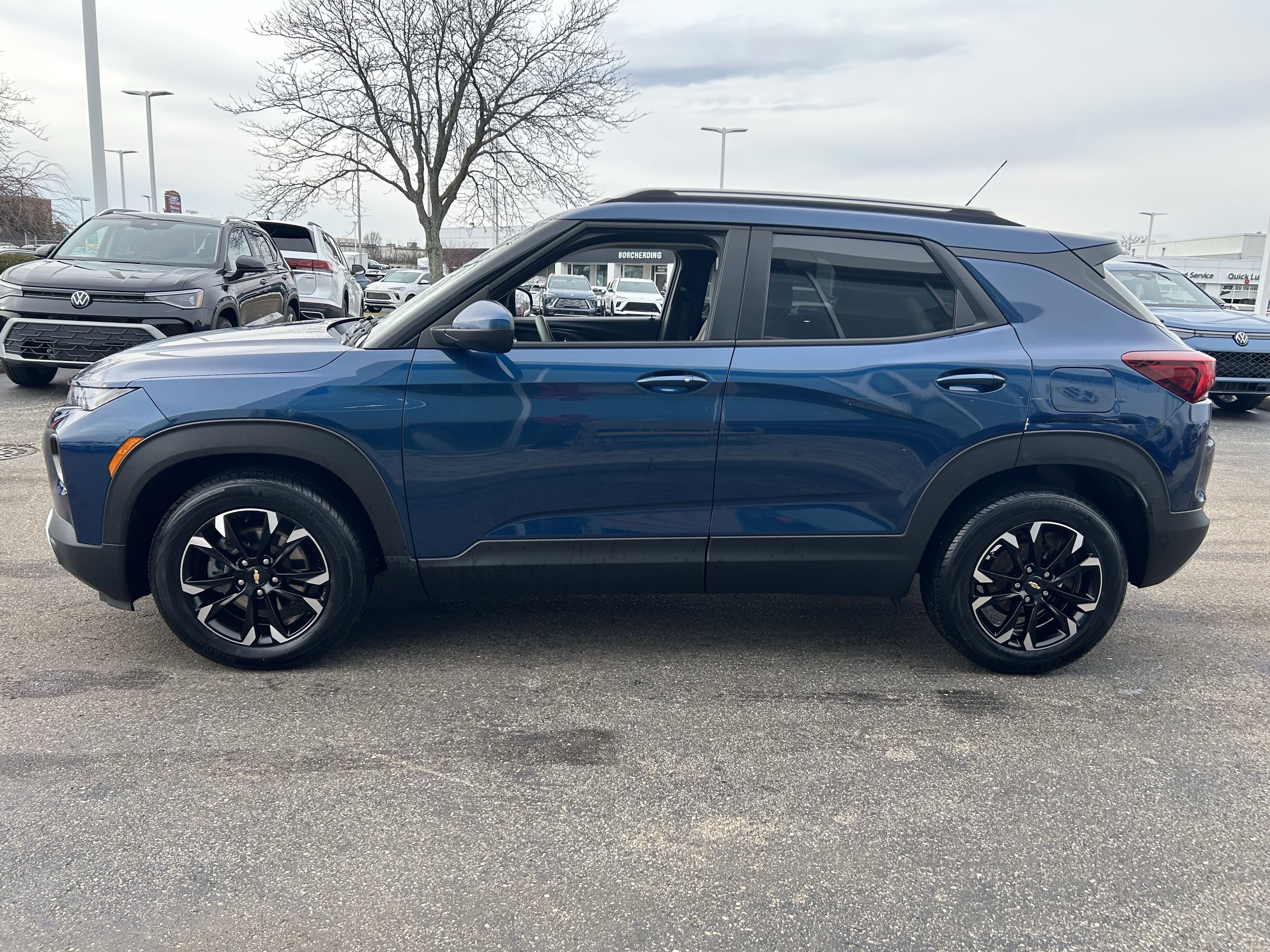 Used 2021 Chevrolet TrailBlazer LT w/ Convenience Package FWD image 4