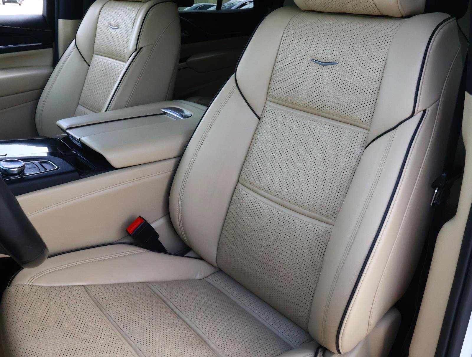 Used 2021 Cadillac Escalade Premium Luxury RWD image 20